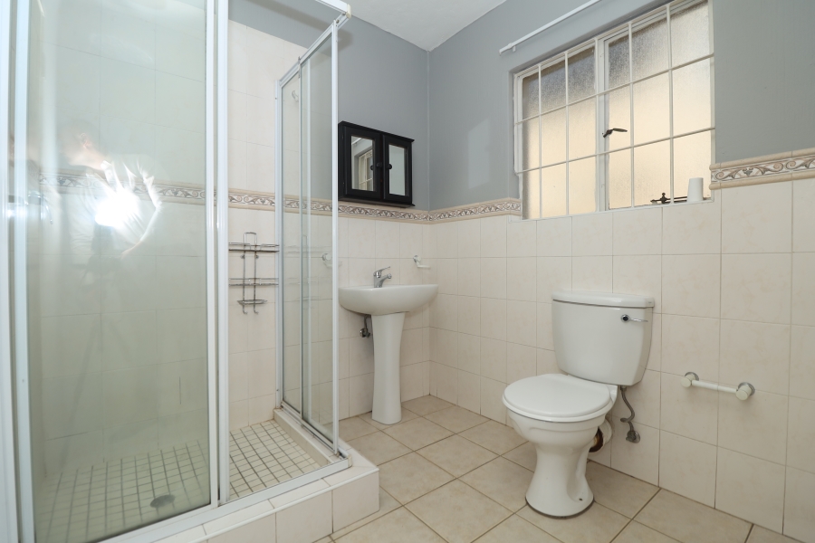 To Let 3 Bedroom Property for Rent in Bromhof Gauteng