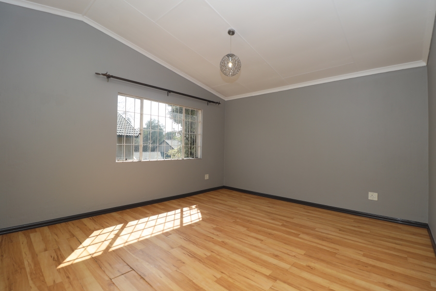 To Let 3 Bedroom Property for Rent in Bromhof Gauteng