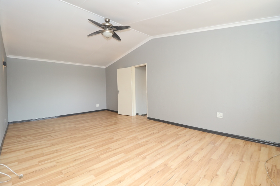 To Let 3 Bedroom Property for Rent in Bromhof Gauteng