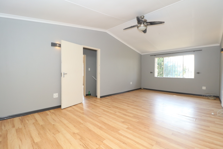 To Let 3 Bedroom Property for Rent in Bromhof Gauteng