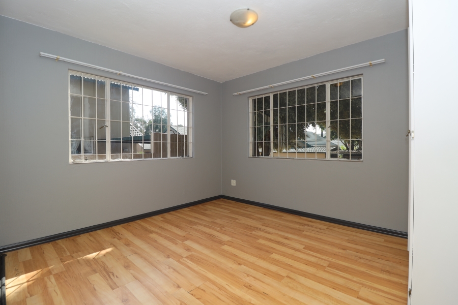 To Let 3 Bedroom Property for Rent in Bromhof Gauteng