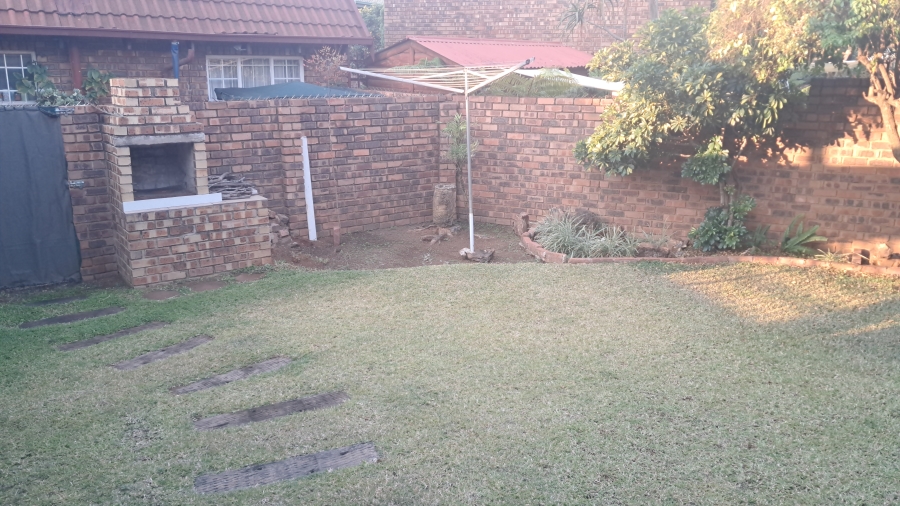 2 Bedroom Property for Sale in Weavind Park Gauteng