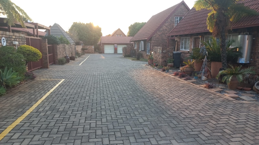 2 Bedroom Property for Sale in Weavind Park Gauteng