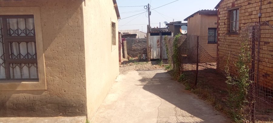 2 Bedroom Property for Sale in Chiawelo Gauteng