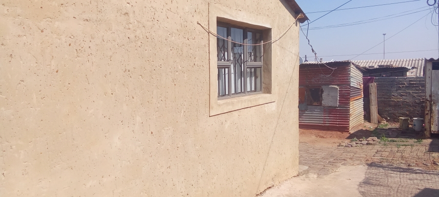 2 Bedroom Property for Sale in Chiawelo Gauteng