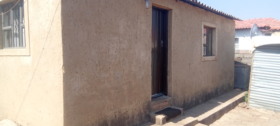 2 Bedroom Property for Sale in Chiawelo Gauteng