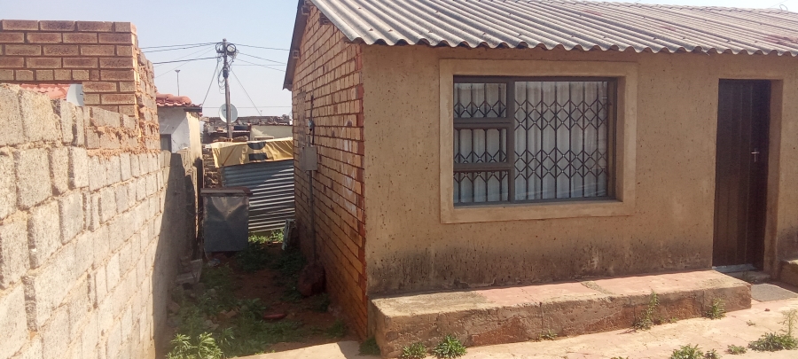 2 Bedroom Property for Sale in Chiawelo Gauteng