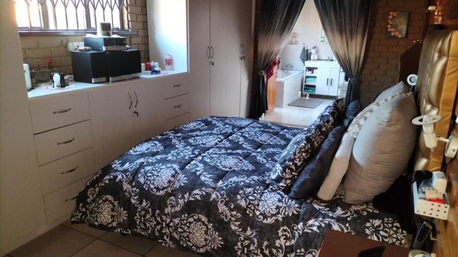 4 Bedroom Property for Sale in Brenthurst Gauteng