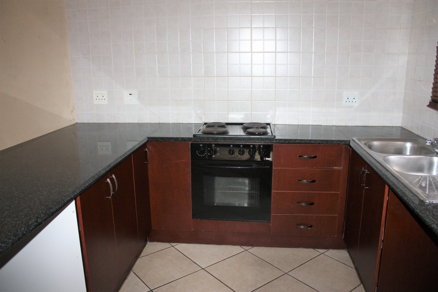 To Let 2 Bedroom Property for Rent in Zwartkop Gauteng