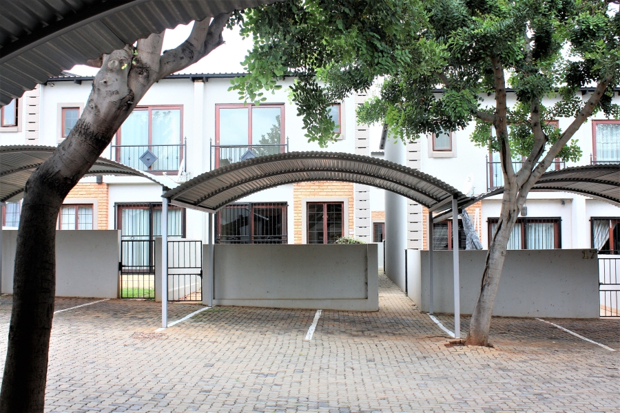 To Let 2 Bedroom Property for Rent in Zwartkop Gauteng