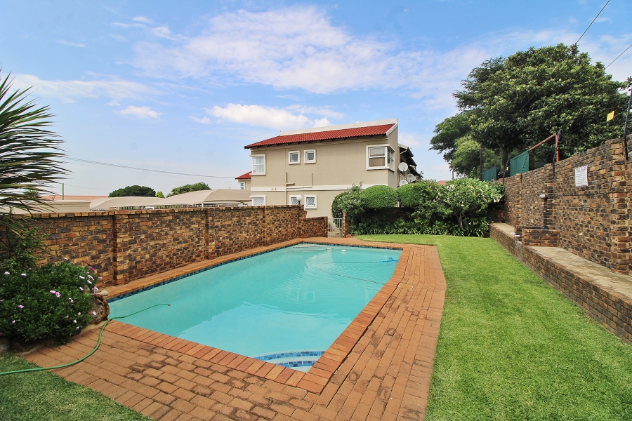 2 Bedroom Property for Sale in Wannenburghoogte Gauteng