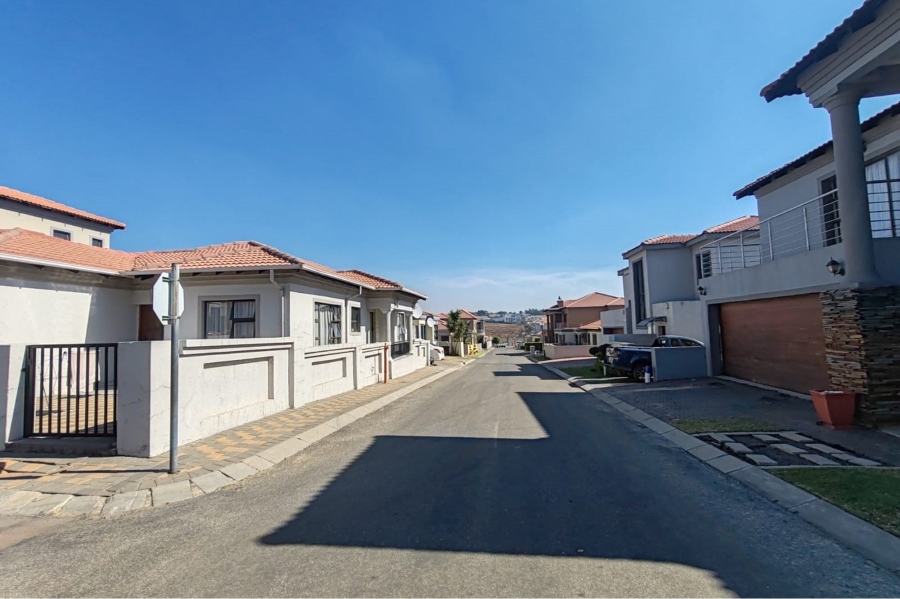 To Let 3 Bedroom Property for Rent in Noordwyk Gauteng