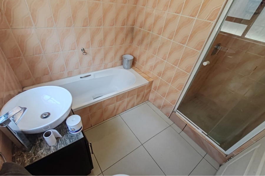 To Let 3 Bedroom Property for Rent in Noordwyk Gauteng