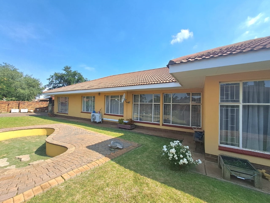 4 Bedroom Property for Sale in Falcon Ridge Gauteng