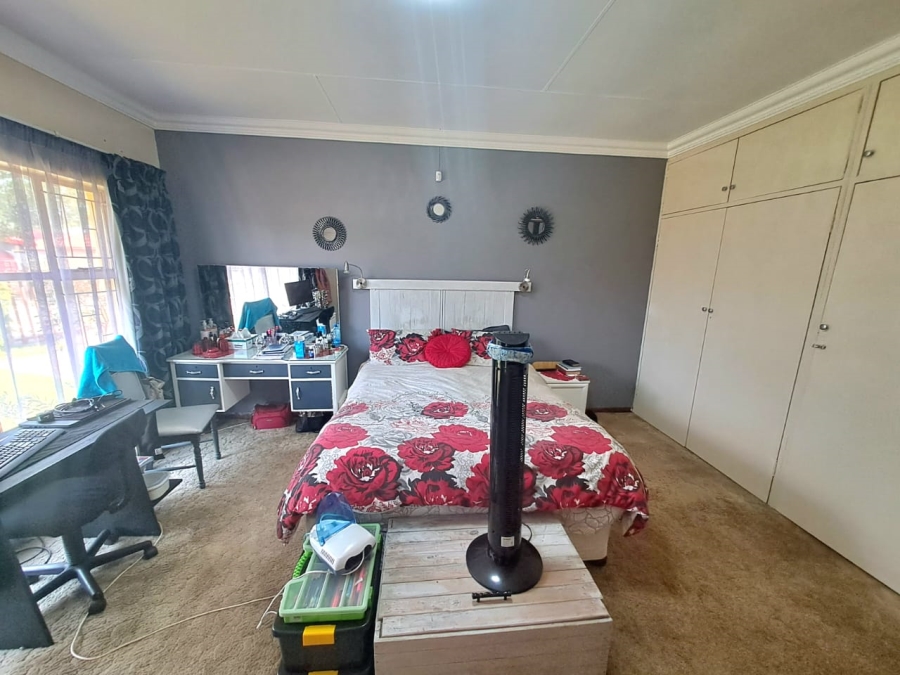 4 Bedroom Property for Sale in Falcon Ridge Gauteng