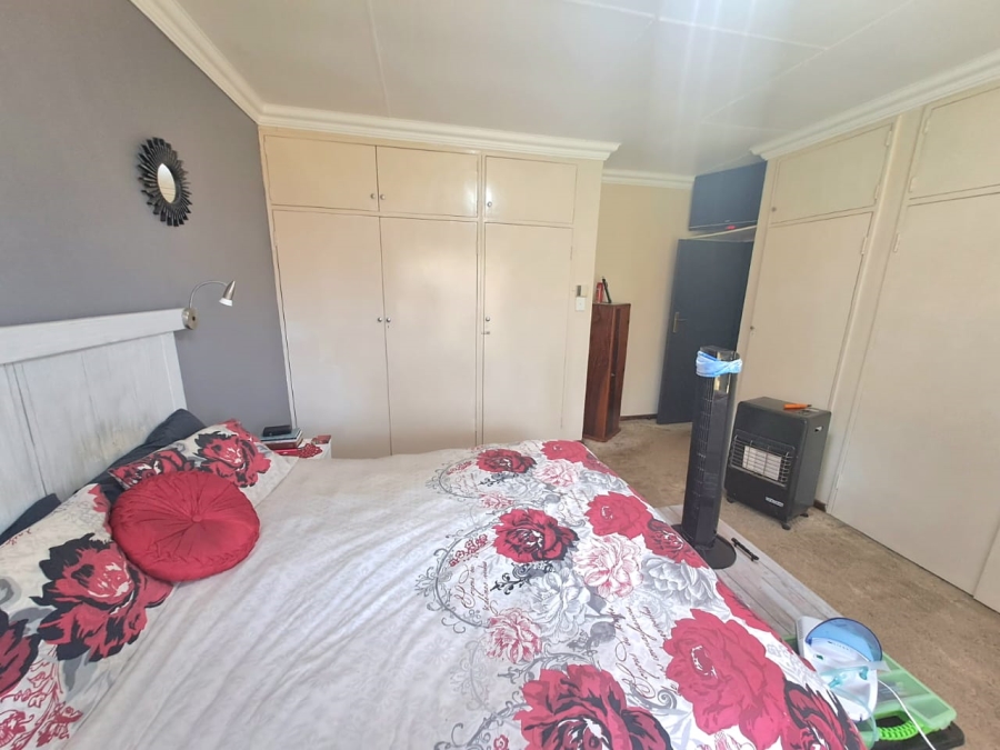 4 Bedroom Property for Sale in Falcon Ridge Gauteng