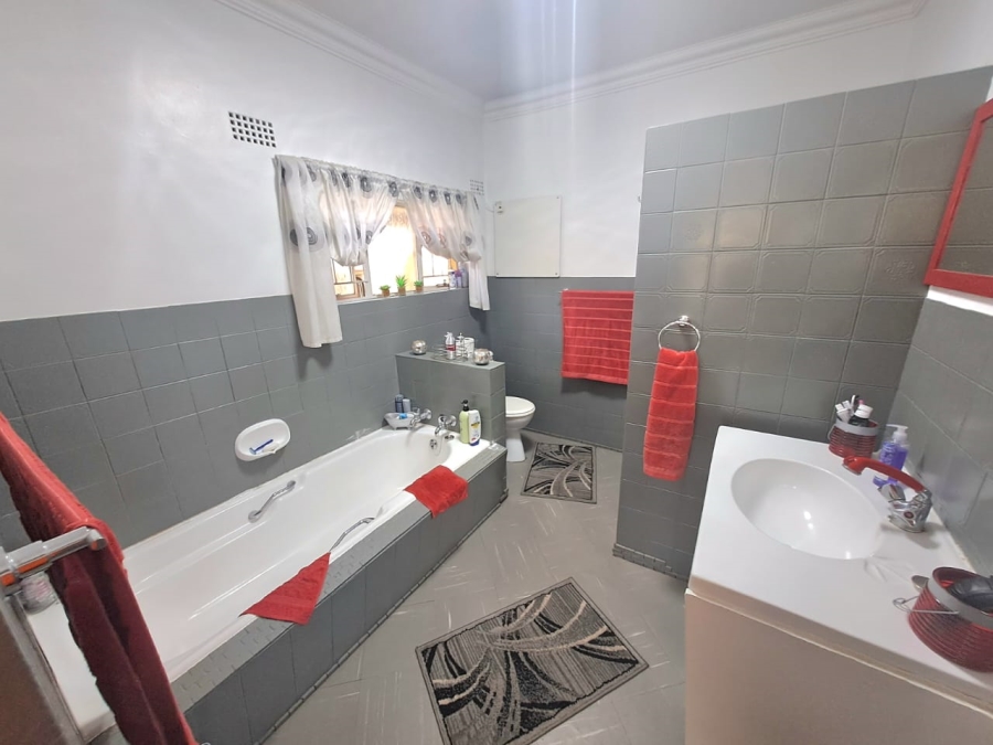 4 Bedroom Property for Sale in Falcon Ridge Gauteng