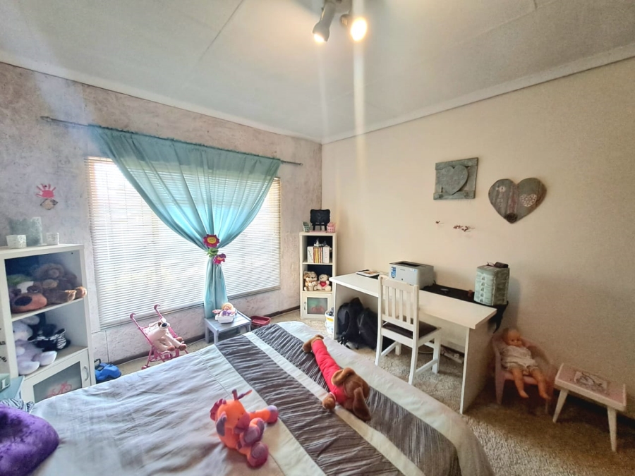 4 Bedroom Property for Sale in Falcon Ridge Gauteng