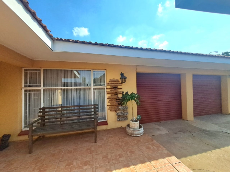 4 Bedroom Property for Sale in Falcon Ridge Gauteng