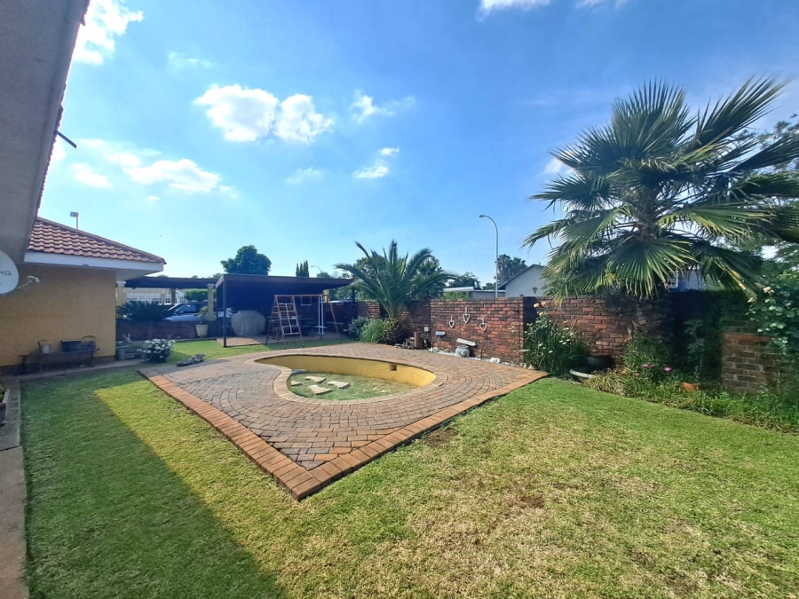 4 Bedroom Property for Sale in Falcon Ridge Gauteng