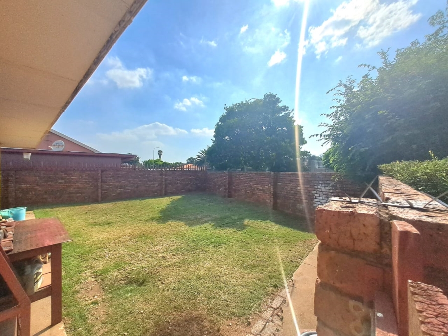 4 Bedroom Property for Sale in Falcon Ridge Gauteng
