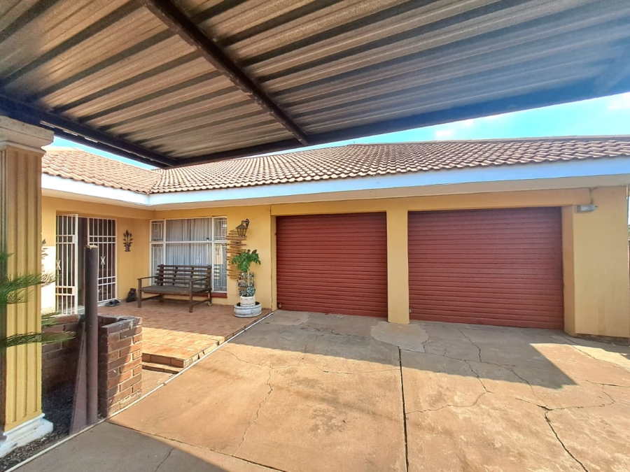4 Bedroom Property for Sale in Falcon Ridge Gauteng