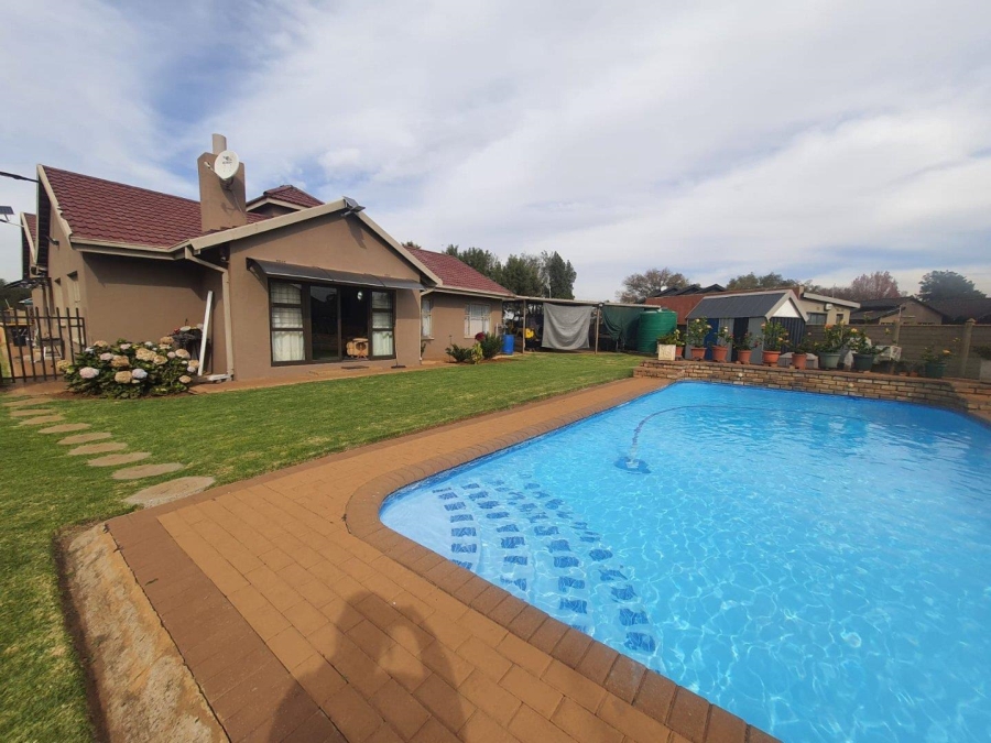 3 Bedroom Property for Sale in Sonland Park Gauteng