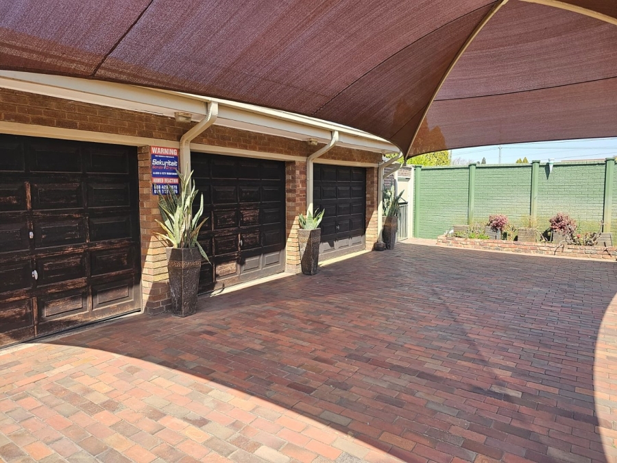 4 Bedroom Property for Sale in Risiville Gauteng