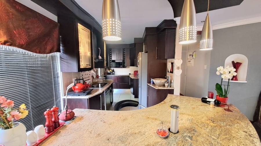3 Bedroom Property for Sale in Falcon Ridge Gauteng