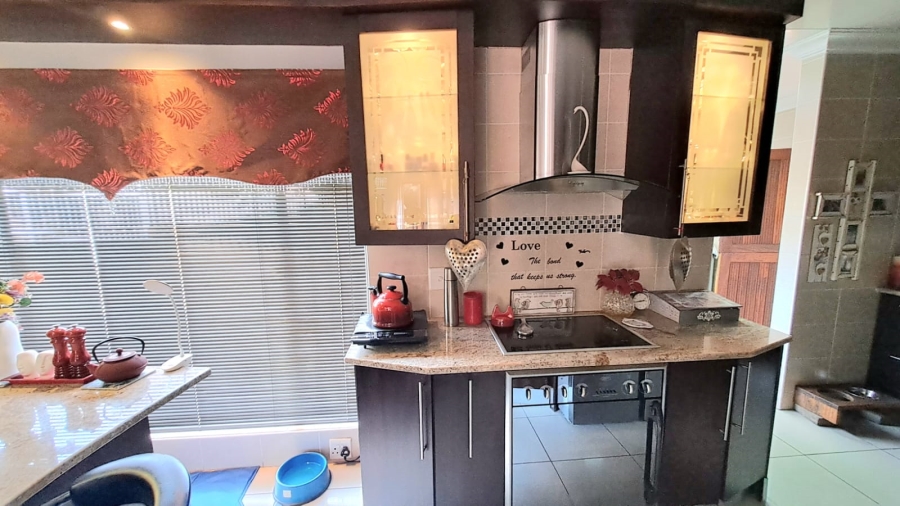 3 Bedroom Property for Sale in Falcon Ridge Gauteng