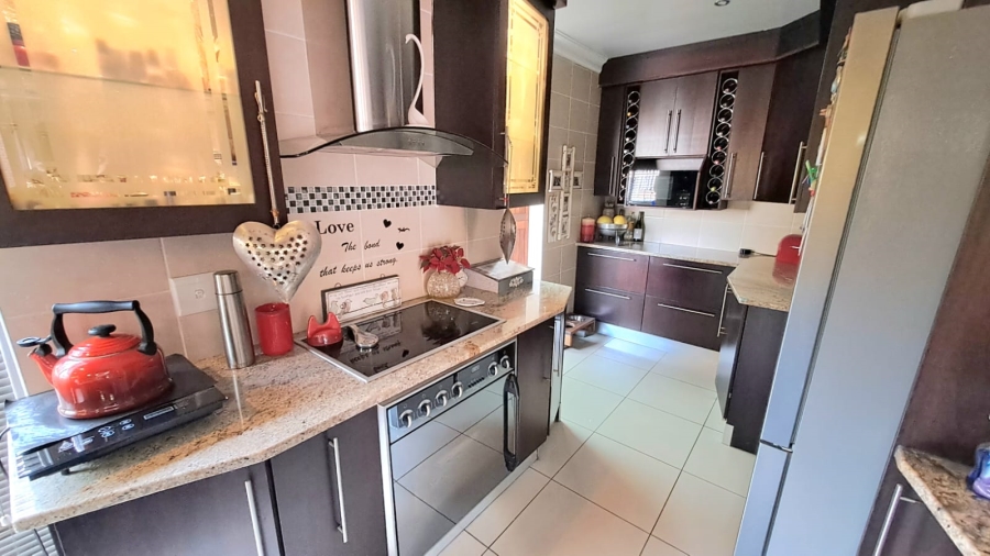 3 Bedroom Property for Sale in Falcon Ridge Gauteng