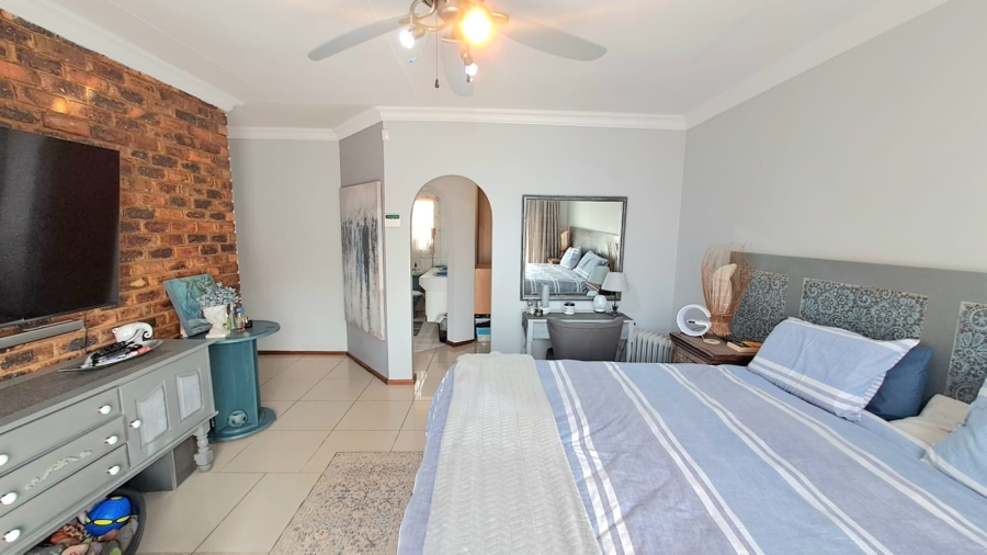 3 Bedroom Property for Sale in Falcon Ridge Gauteng