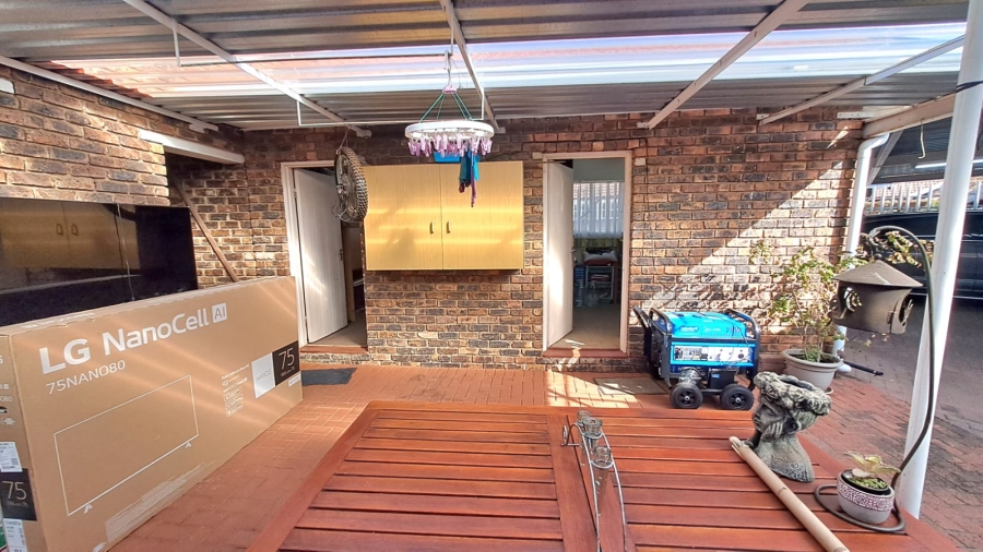 3 Bedroom Property for Sale in Falcon Ridge Gauteng