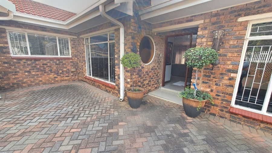 3 Bedroom Property for Sale in Falcon Ridge Gauteng