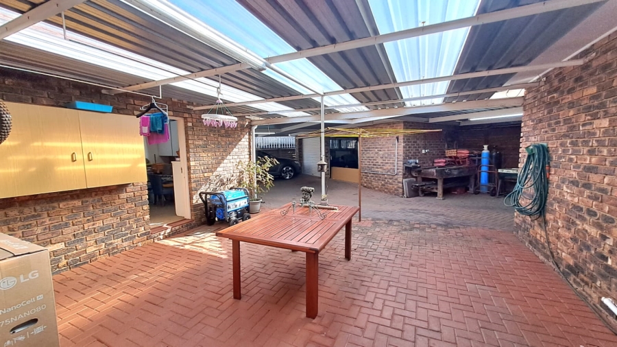 3 Bedroom Property for Sale in Falcon Ridge Gauteng