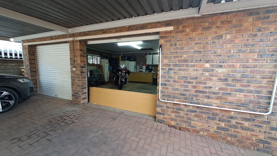 3 Bedroom Property for Sale in Falcon Ridge Gauteng