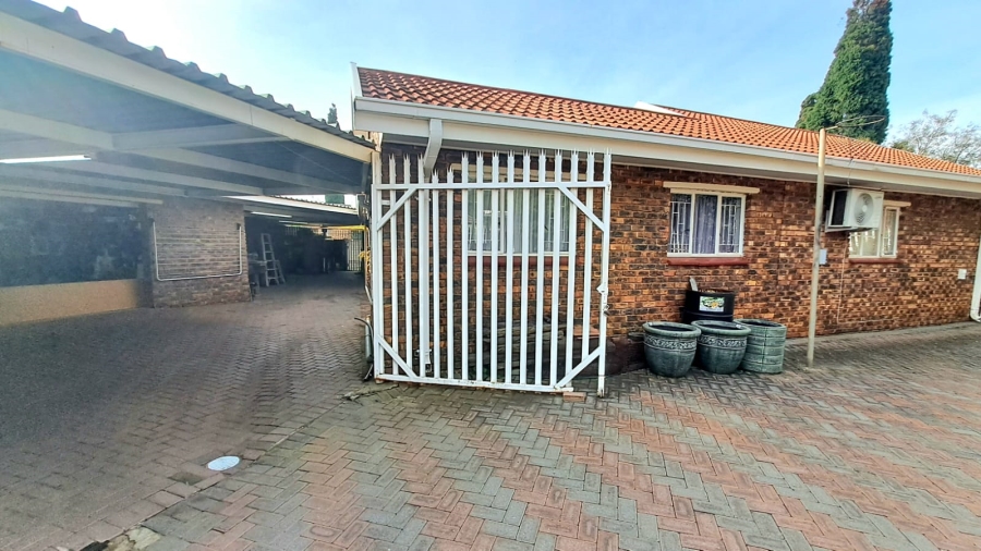 3 Bedroom Property for Sale in Falcon Ridge Gauteng