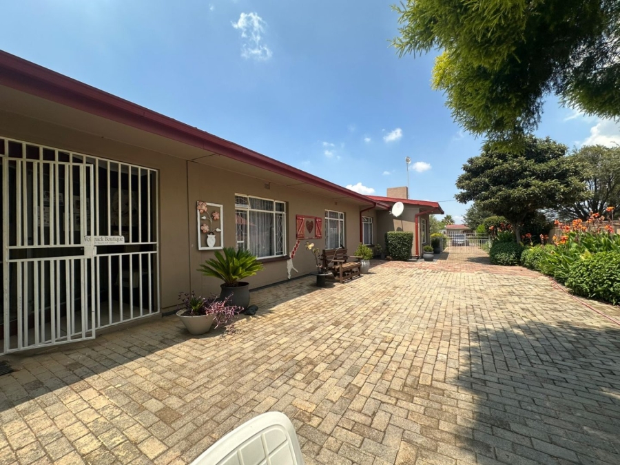 4 Bedroom Property for Sale in Sonland Park Gauteng