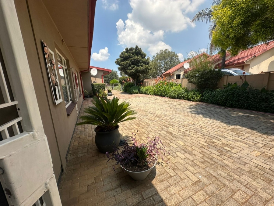 4 Bedroom Property for Sale in Sonland Park Gauteng