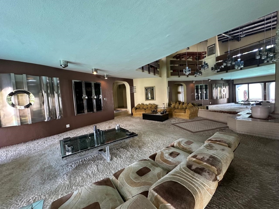 6 Bedroom Property for Sale in Roshnee Gauteng