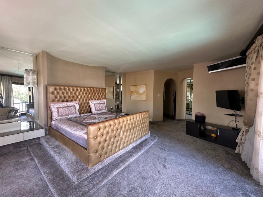 6 Bedroom Property for Sale in Roshnee Gauteng