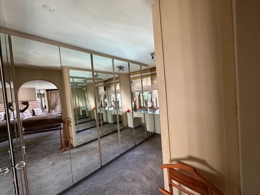 6 Bedroom Property for Sale in Roshnee Gauteng