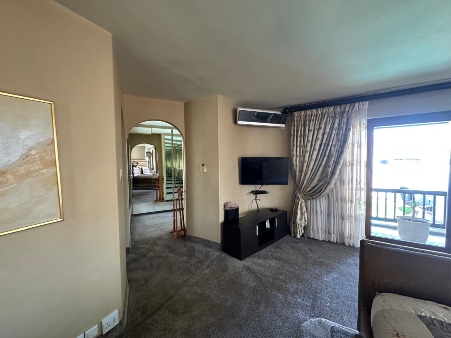 6 Bedroom Property for Sale in Roshnee Gauteng