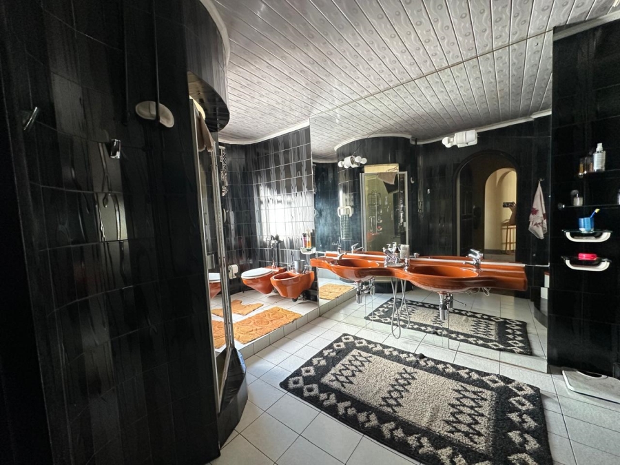 6 Bedroom Property for Sale in Roshnee Gauteng