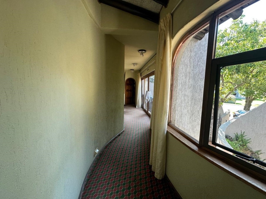 6 Bedroom Property for Sale in Roshnee Gauteng
