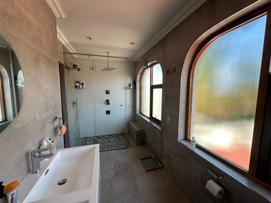 6 Bedroom Property for Sale in Roshnee Gauteng