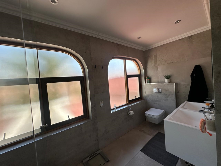 6 Bedroom Property for Sale in Roshnee Gauteng