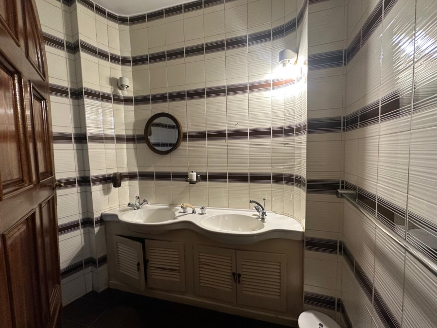 6 Bedroom Property for Sale in Roshnee Gauteng