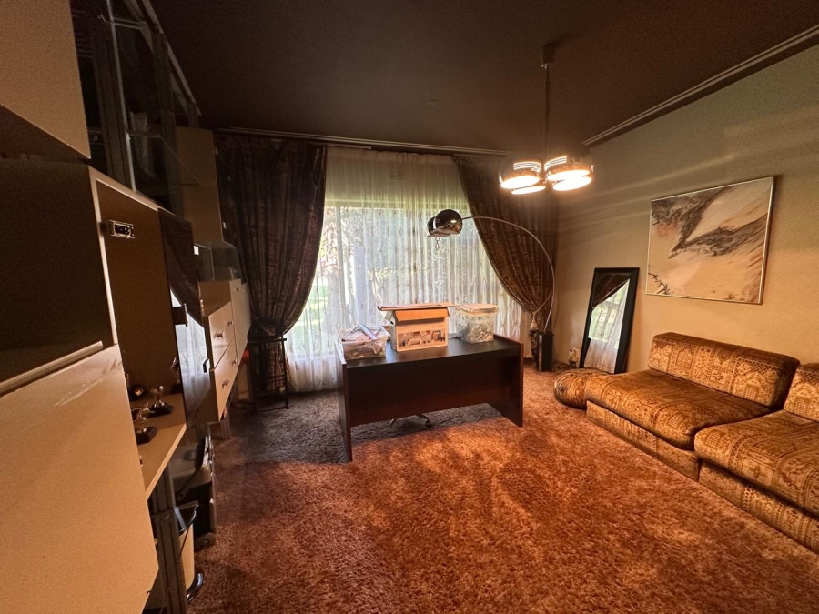 6 Bedroom Property for Sale in Roshnee Gauteng