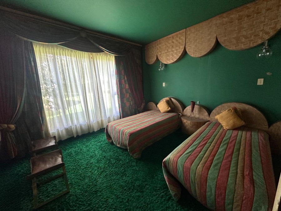 6 Bedroom Property for Sale in Roshnee Gauteng